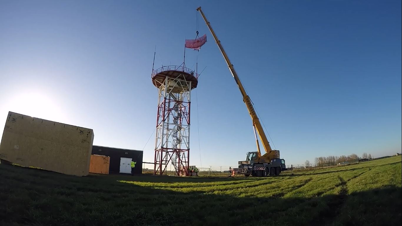 Vidéo : skeyes remplace un radar primaire à l’aéroport d’Ostende